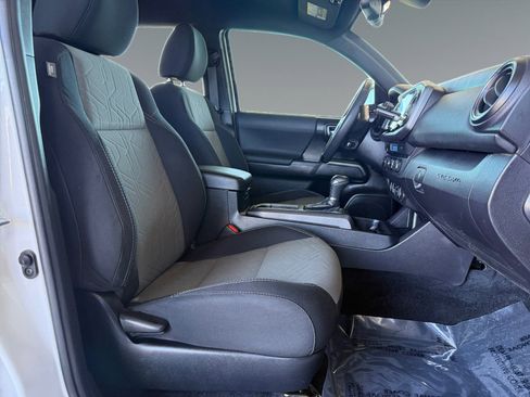 Used 2021 Toyota Tacoma TRD Off-Road w/ Technology Package image 21