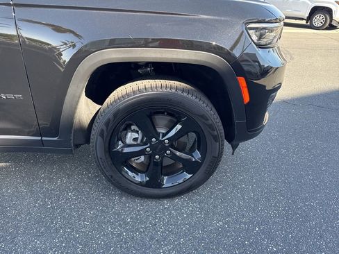Used 2025 Jeep Grand Cherokee L Limited w/ Black Appearance Package AWD/4WD image 18