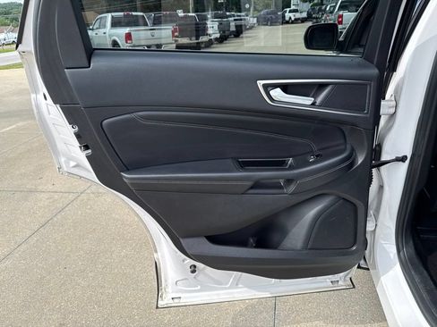 Used 2017 Ford Edge Titanium w/ Equipment Group 301A AWD/4WD image 45