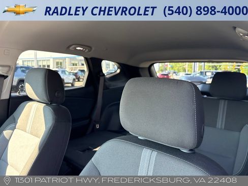 Used 2025 Chevrolet Blazer LT FWD image 2