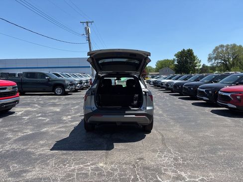 New 2026 Chevrolet Equinox LT w/ Convenience Package II AWD/4WD image 6