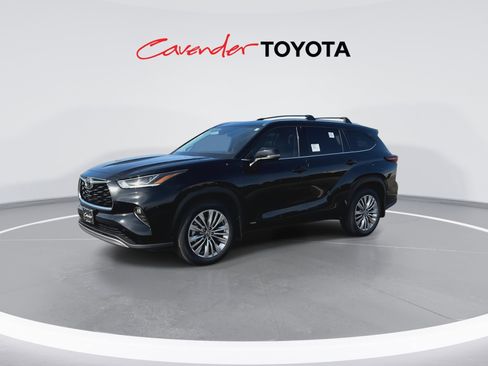 Used 2026 Toyota Highlander Platinum AWD/4WD image 4