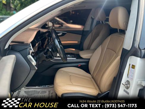 Used 2021 Audi Q8 Premium image 11