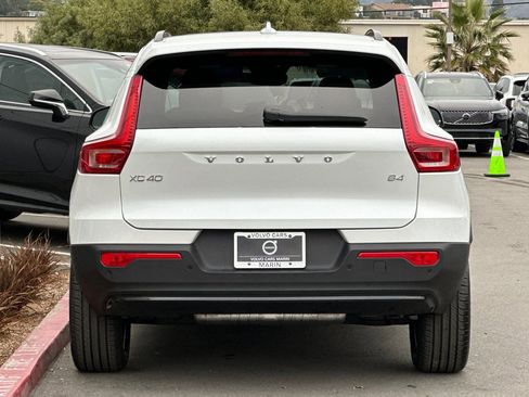 New 2026 Volvo XC40 B4 Core w/ Climate Package image 7
