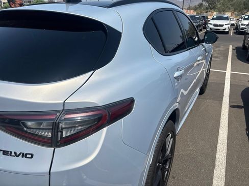 Used 2021 Alfa Romeo Stelvio Ti Sport AWD/4WD image 3