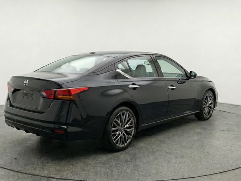 Used 2025 Nissan Altima 2.5 SV FWD image 9