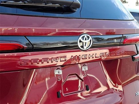Certified 2024 Toyota Grand Highlander XLE image 29