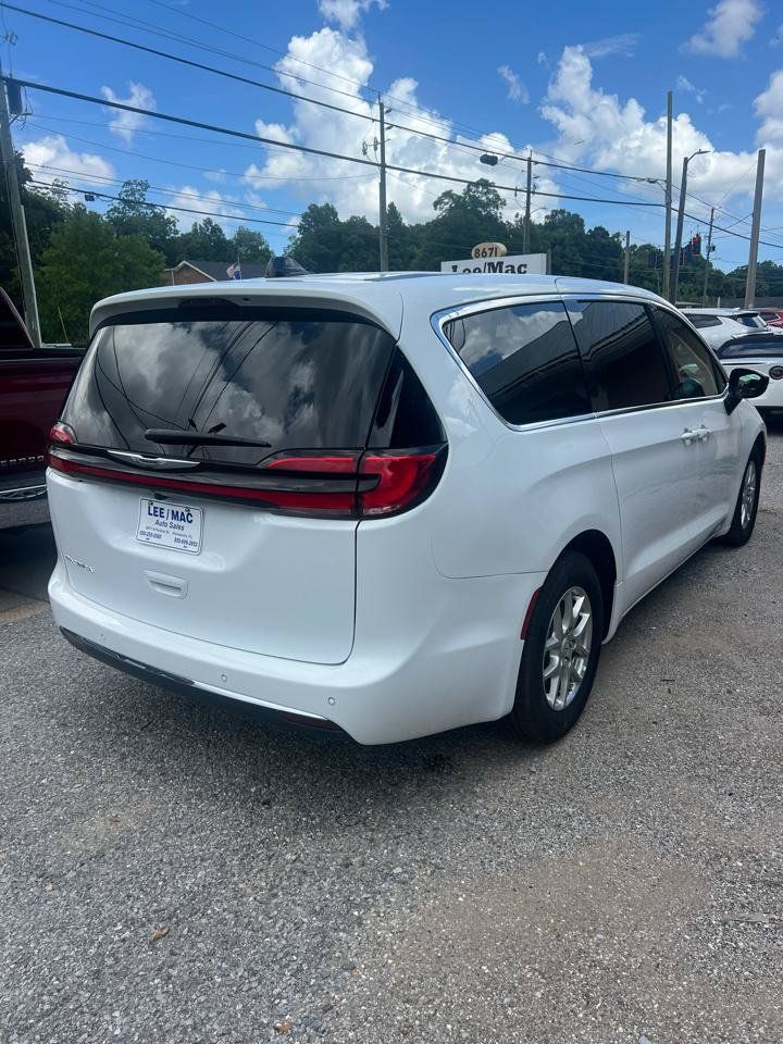 Used 2026 Chrysler Pacifica Select FWD image 5