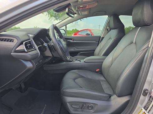 Used 2022 Toyota Camry XSE FWD image 12