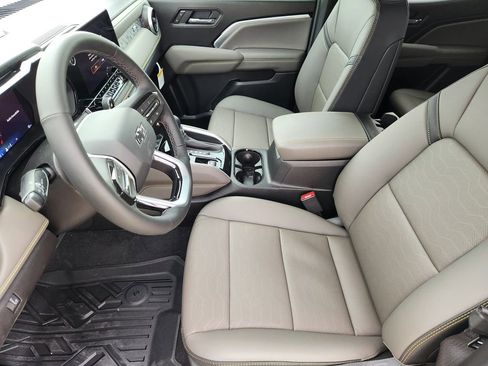 New 2026 Chevrolet Colorado ZR2 w/ Technology Package AWD/4WD image 9