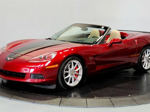 Used 2007 Chevrolet Corvette Convertible w/ Preferred Equipment Group image 3