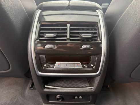 Used 2025 BMW X5 xDrive50e w/ Climate Comfort Package AWD/4WD image 19