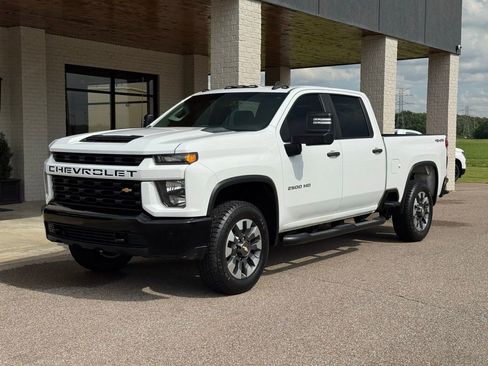 Used 2021 Chevrolet Silverado 2500 Custom w/ Custom Value Package AWD/4WD image 3