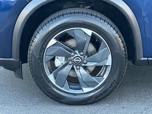 Used 2025 Nissan Rogue SV image 31