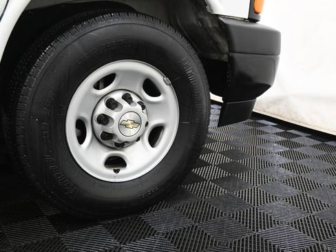 Used 2021 Chevrolet Express 2500 RWD image 21