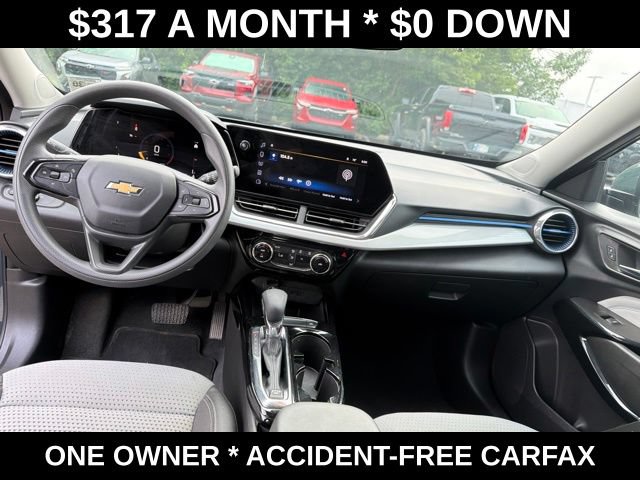 Used 2025 Chevrolet Trax LT FWD image 38