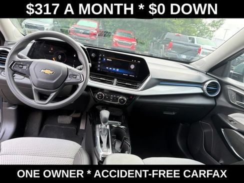 Used 2025 Chevrolet Trax LT FWD image 38