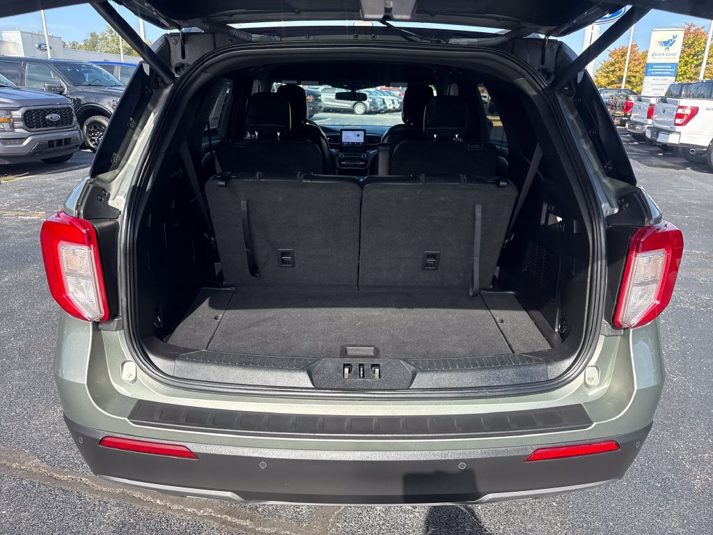 Used 2020 Ford Explorer XLT w/ Equipment Group 202A AWD/4WD image 13