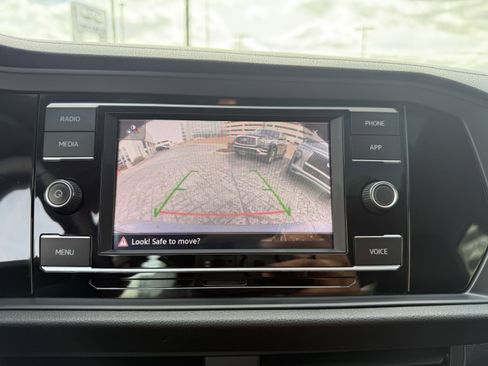 Used 2022 Volkswagen Jetta SE image 23