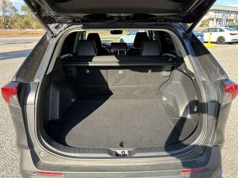 Used 2023 Toyota RAV4 XLE Premium image 28