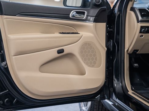 Used 2020 Jeep Grand Cherokee Limited w/ Luxury Group II image 45