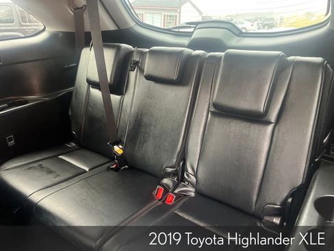 Used 2019 Toyota Highlander XLE image 27