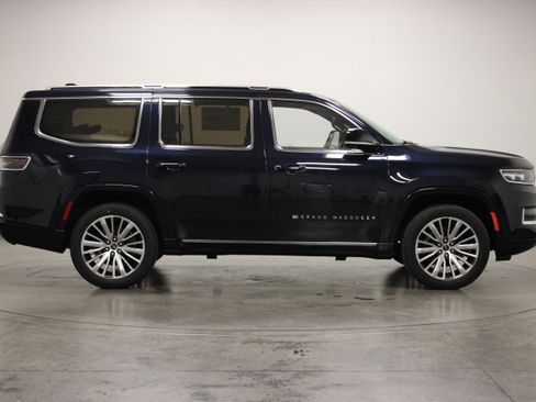 New 2023 Jeep Grand Wagoneer Series III AWD/4WD image 9