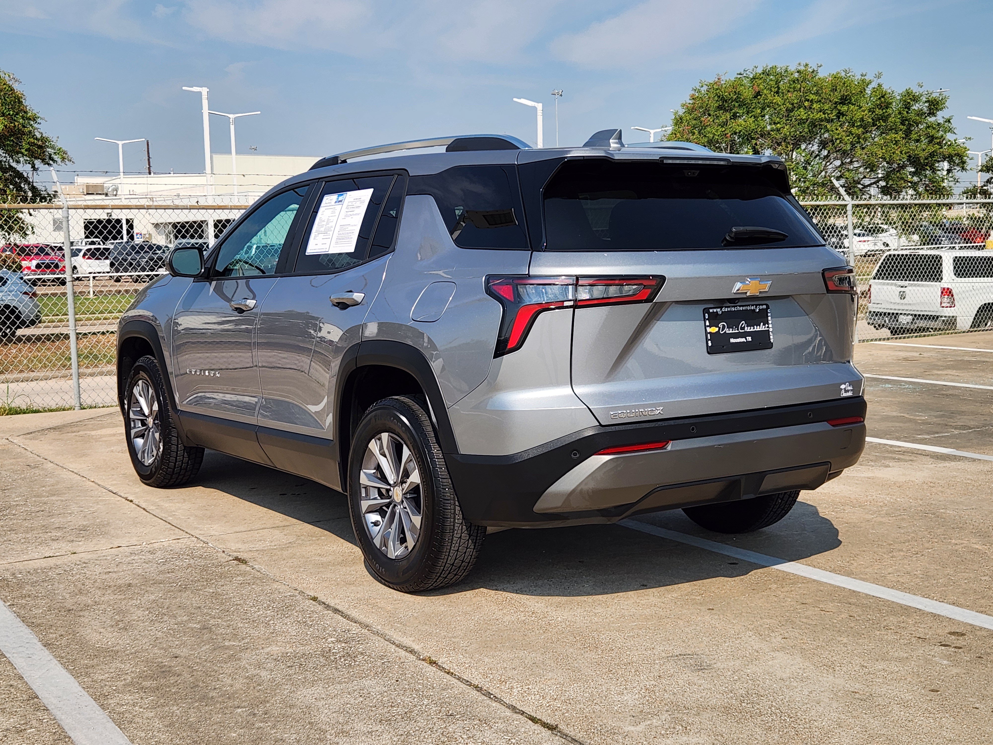 Used 2025 Chevrolet Equinox LT w/ Convenience Package II FWD image 8