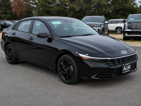 New 2026 Hyundai Elantra SEL Sport FWD image 3
