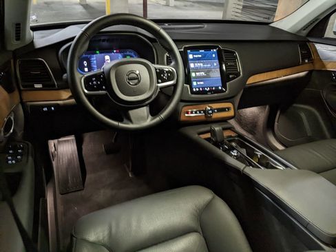 Certified 2025 Volvo XC90 T8 Plus w/ Protection Package Premier image 12