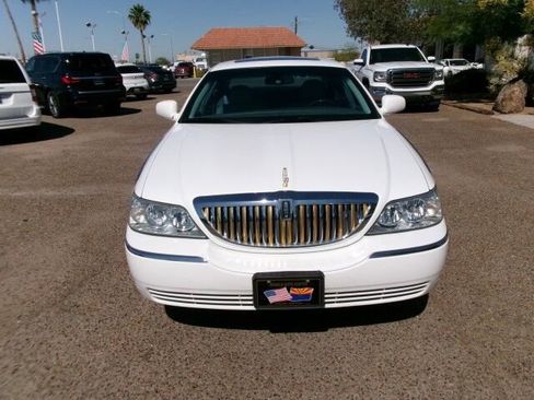Used 2007 Lincoln Town Car Signature Limited RWD image 4