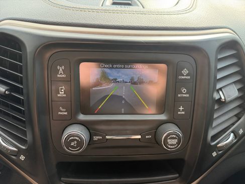 Used 2015 Jeep Cherokee Sport w/ Sport Appearance Group FWD image 16