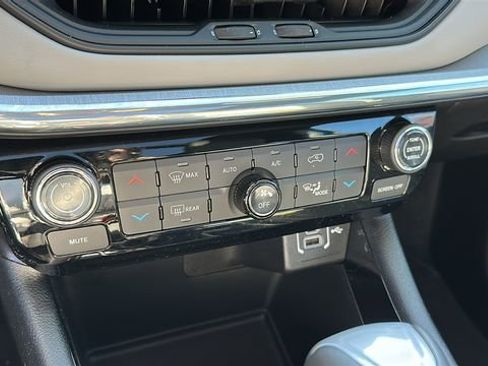 Used 2024 Jeep Compass Limited w/ Sun and Sound Group AWD/4WD image 17