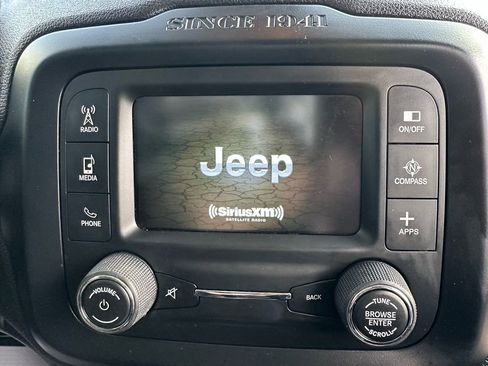 Used 2017 Jeep Renegade Latitude AWD/4WD image 24