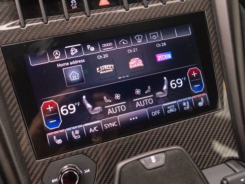 Used 2024 Lamborghini Urus Performante AWD/4WD image 30