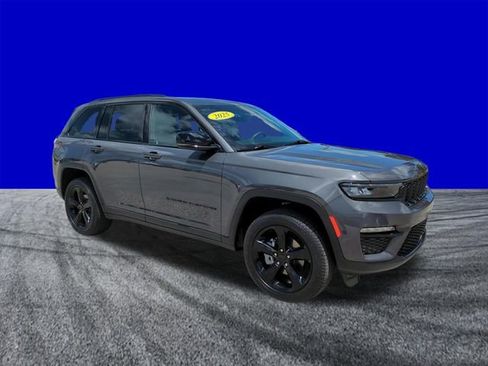 Used 2025 Jeep Grand Cherokee Limited w/ Black Appearance Package AWD/4WD image 2