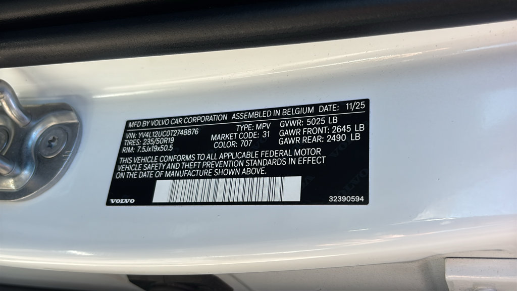 Certified 2026 Volvo XC40 B5 Plus AWD/4WD image 33