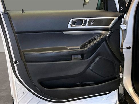 Used 2014 Ford Explorer XLT w/ Equipment Group 202A image 12