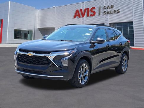 Used 2025 Chevrolet Trax LT w/ LT Convenience Package FWD image 1