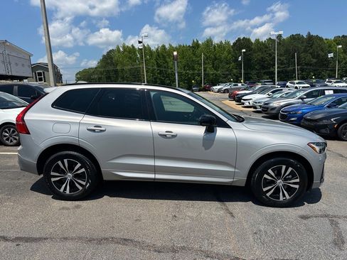 Used 2024 Volvo XC60 B5 Core image 2