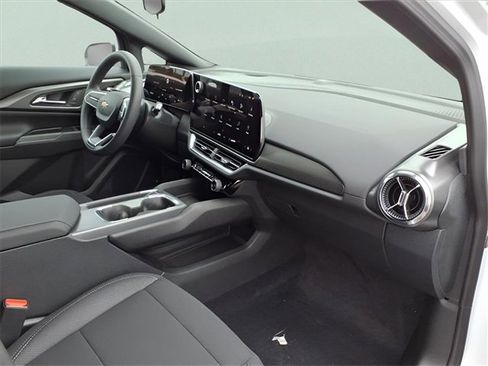 New 2026 Chevrolet Equinox EV LT image 21