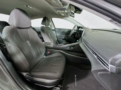 Used 2024 Hyundai Elantra SEL image 31