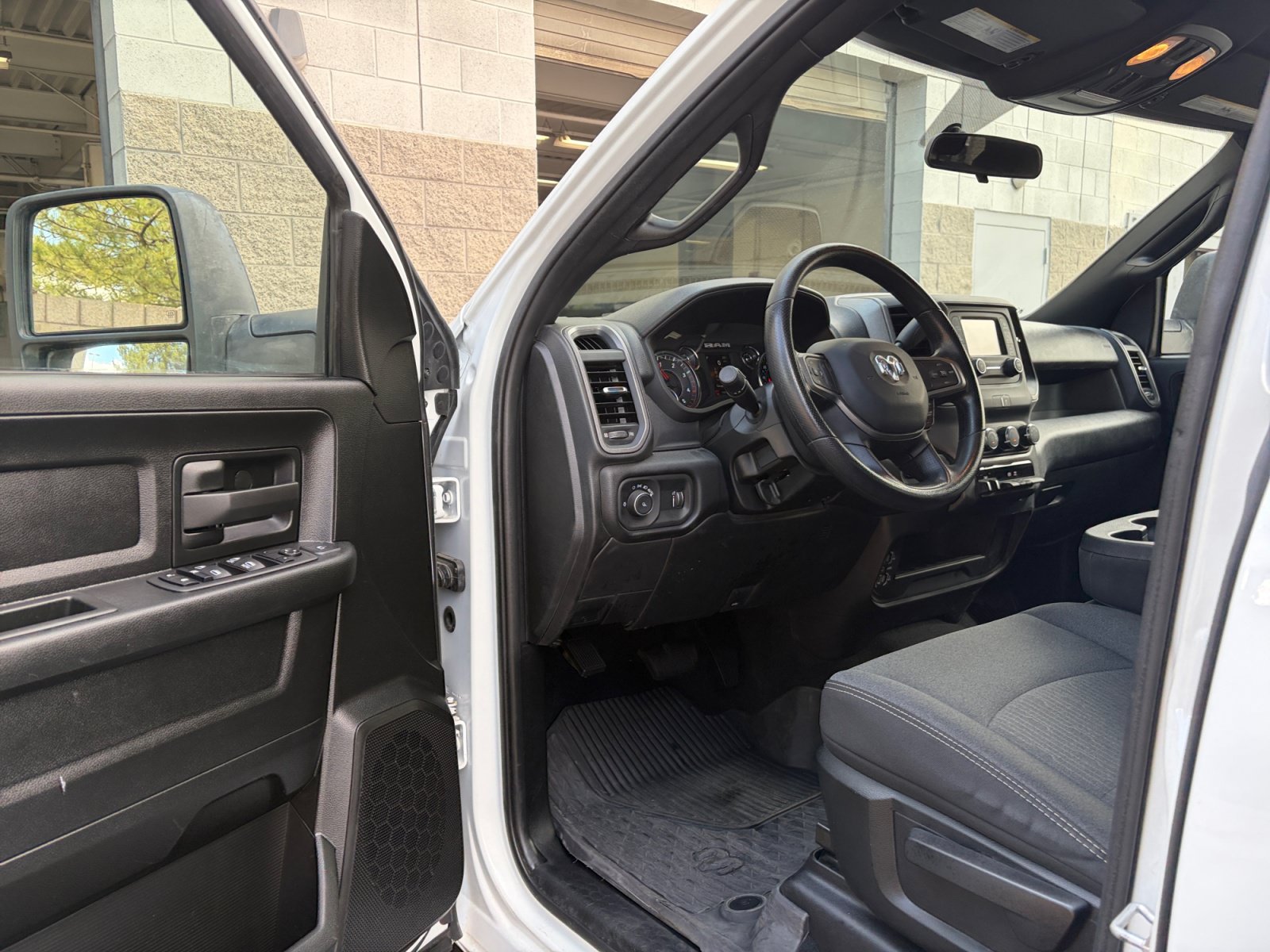 Used 2024 RAM 3500 Tradesman w/ Chrome Appearance Group AWD/4WD image 10
