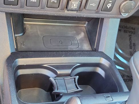 Used 2021 Toyota Tacoma Limited image 30