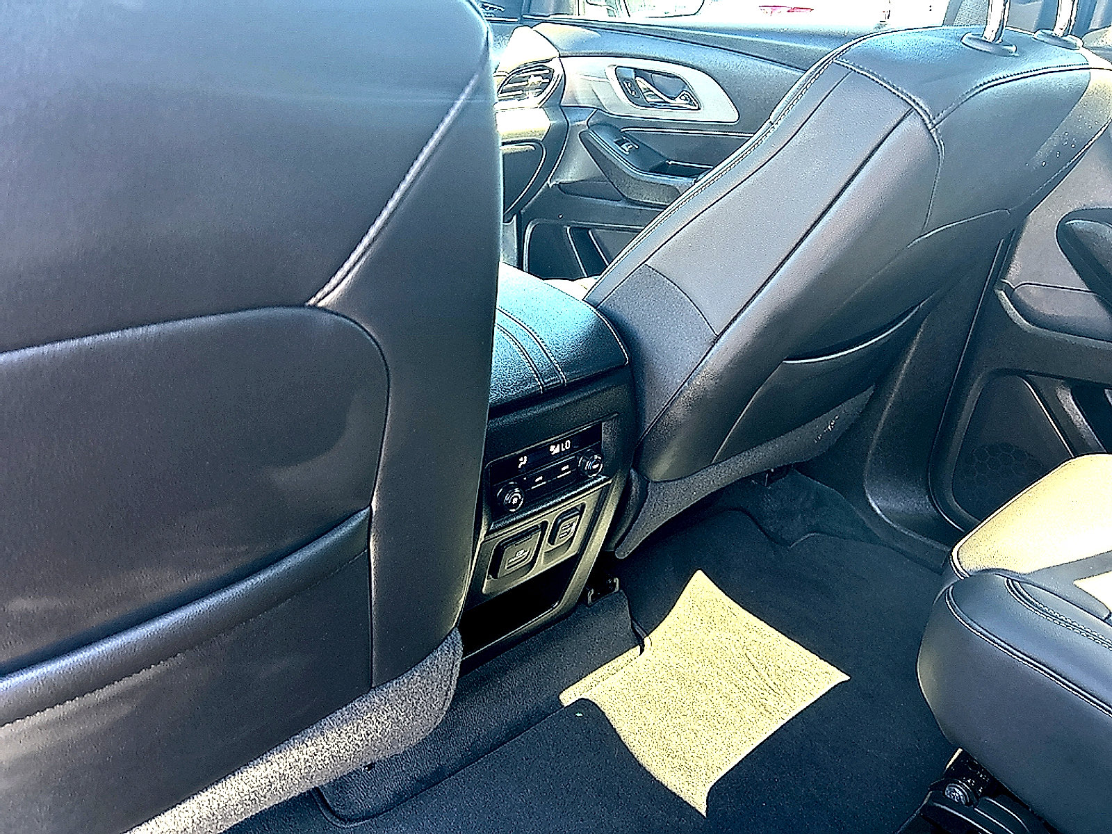 Used 2023 Chevrolet Traverse LT w/ LT Premium Package FWD image 18