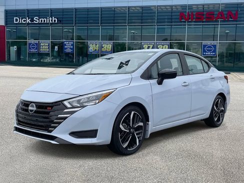 Used 2025 Nissan Versa SR w/ Trunk Package image 3