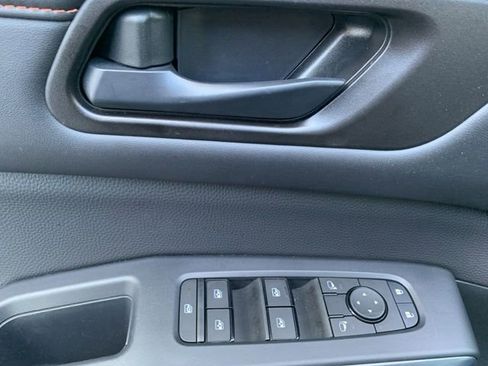 Used 2025 Nissan Pathfinder Rock Creek image 12