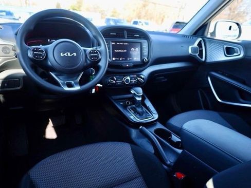 Used 2025 Kia Soul LX image 10