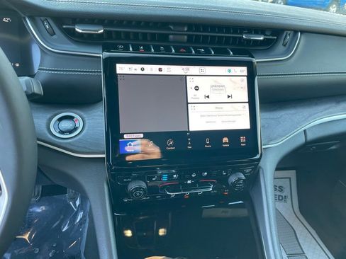 Used 2024 Jeep Grand Cherokee L Limited w/ Luxury Tech Group II AWD/4WD image 12