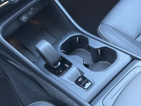 Certified 2025 Volvo XC40 B5 Core image 26